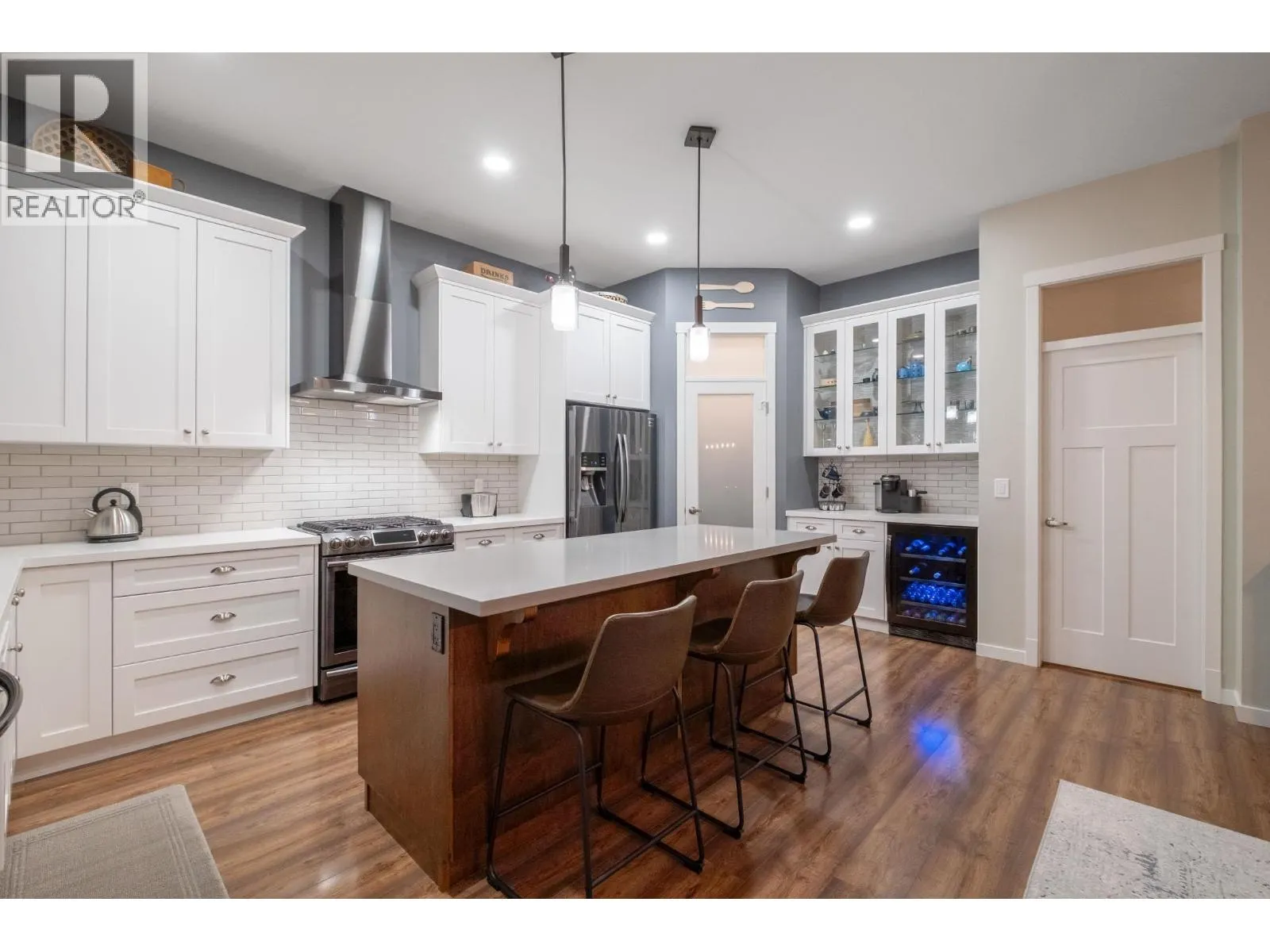 24095 FERN CRESCENT