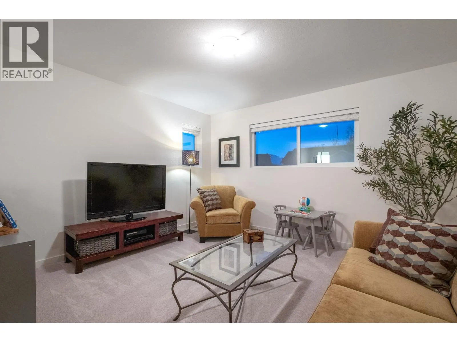 24095 FERN CRESCENT