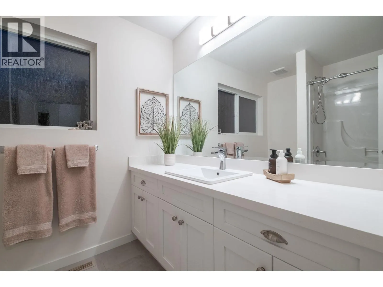 24095 FERN CRESCENT