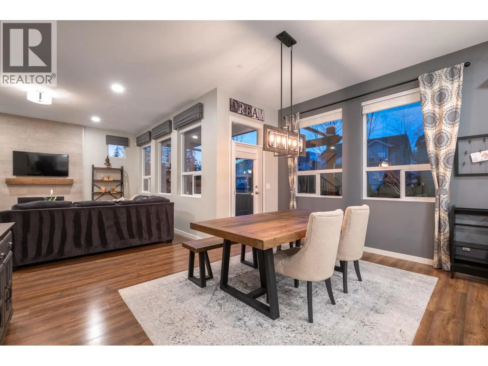 24095 FERN CRESCENT