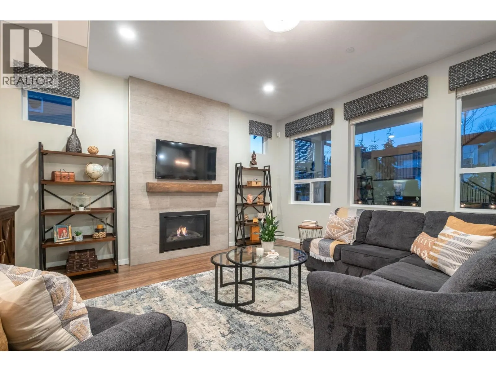 24095 FERN CRESCENT