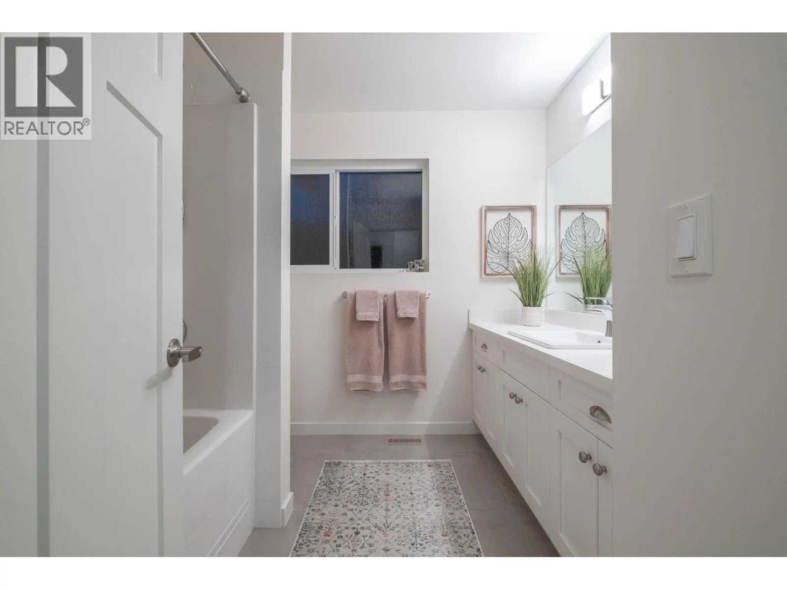 24095 FERN CRESCENT