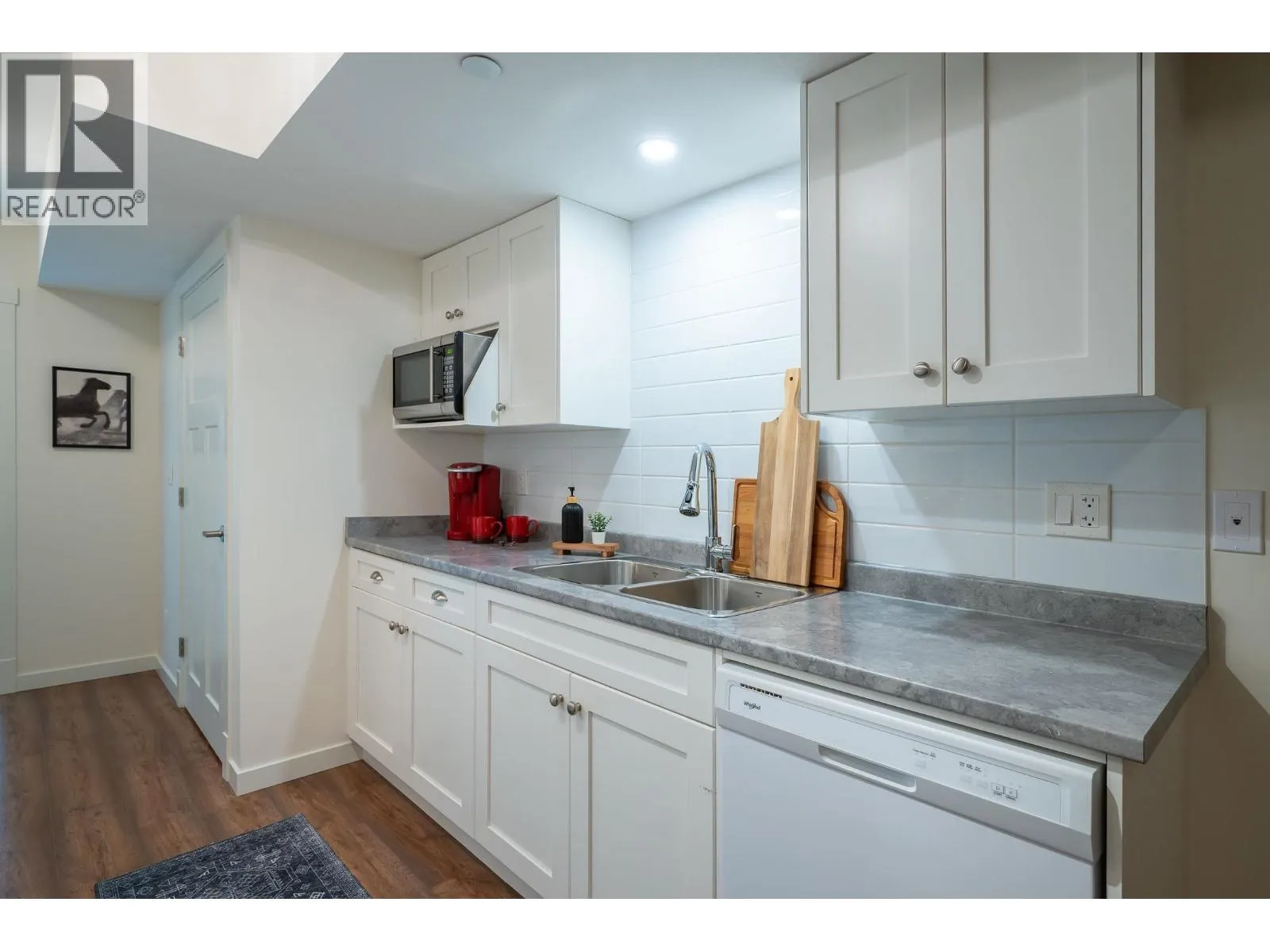 24095 FERN CRESCENT