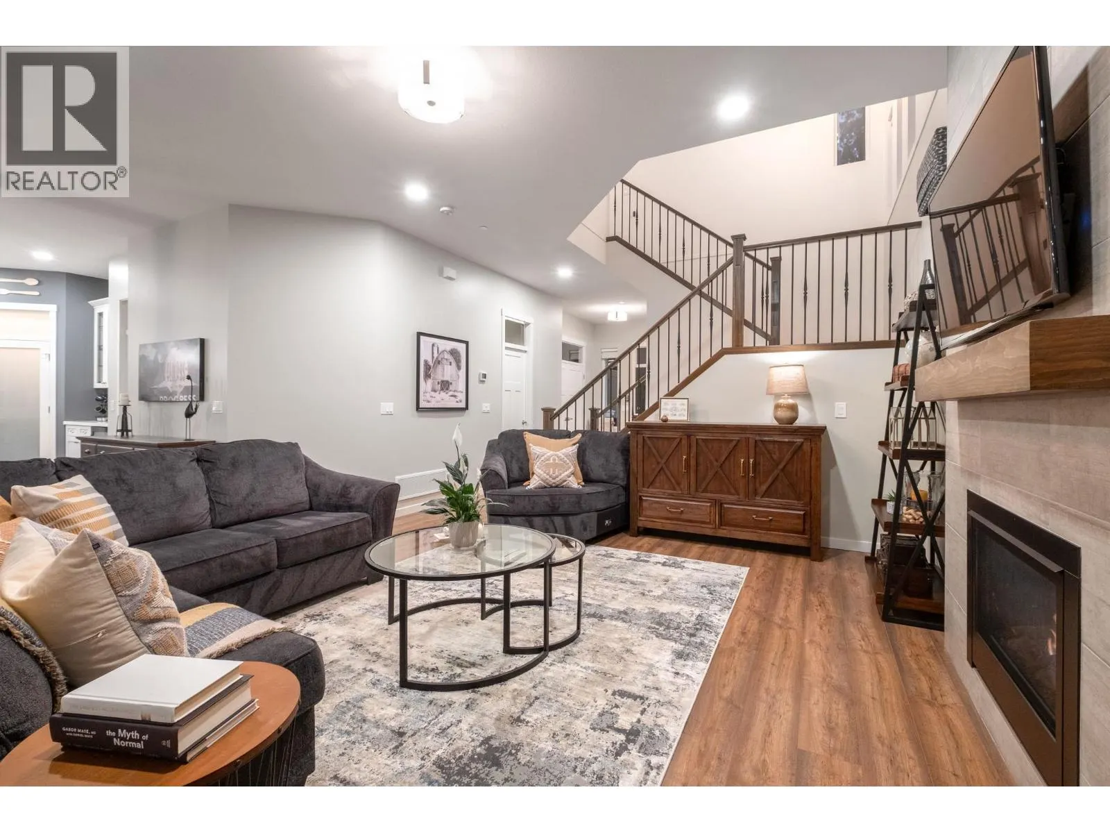 24095 FERN CRESCENT