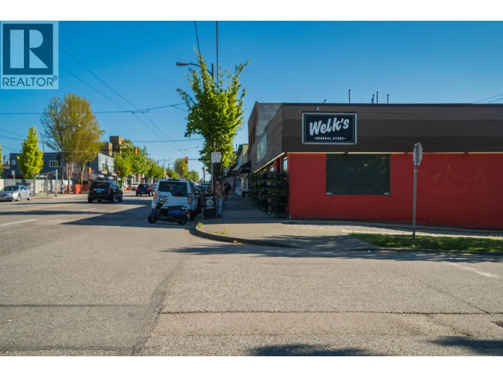 158 E 17TH AVENUE