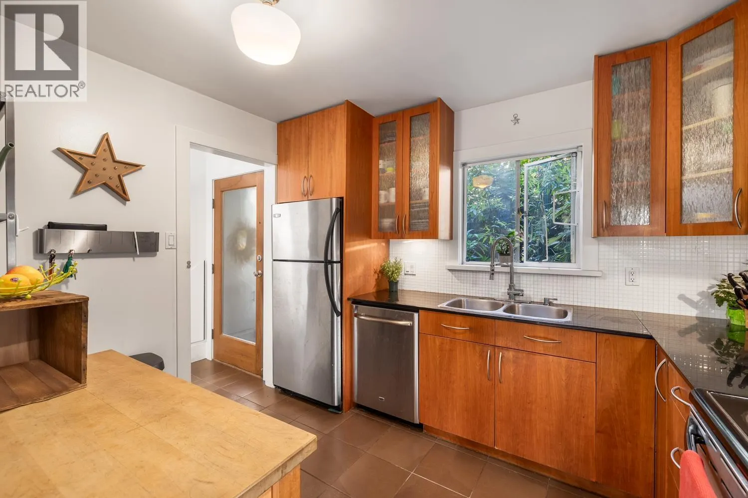 158 E 17TH AVENUE