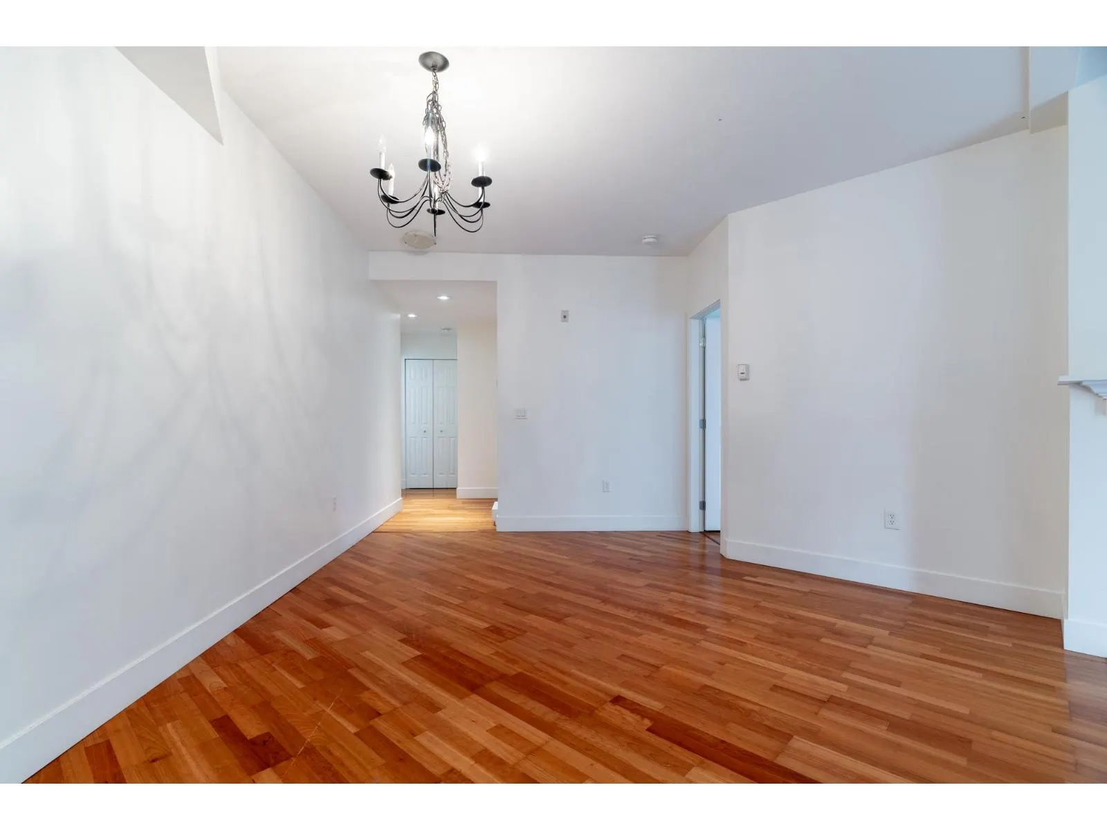 203 15392 16A AVENUE