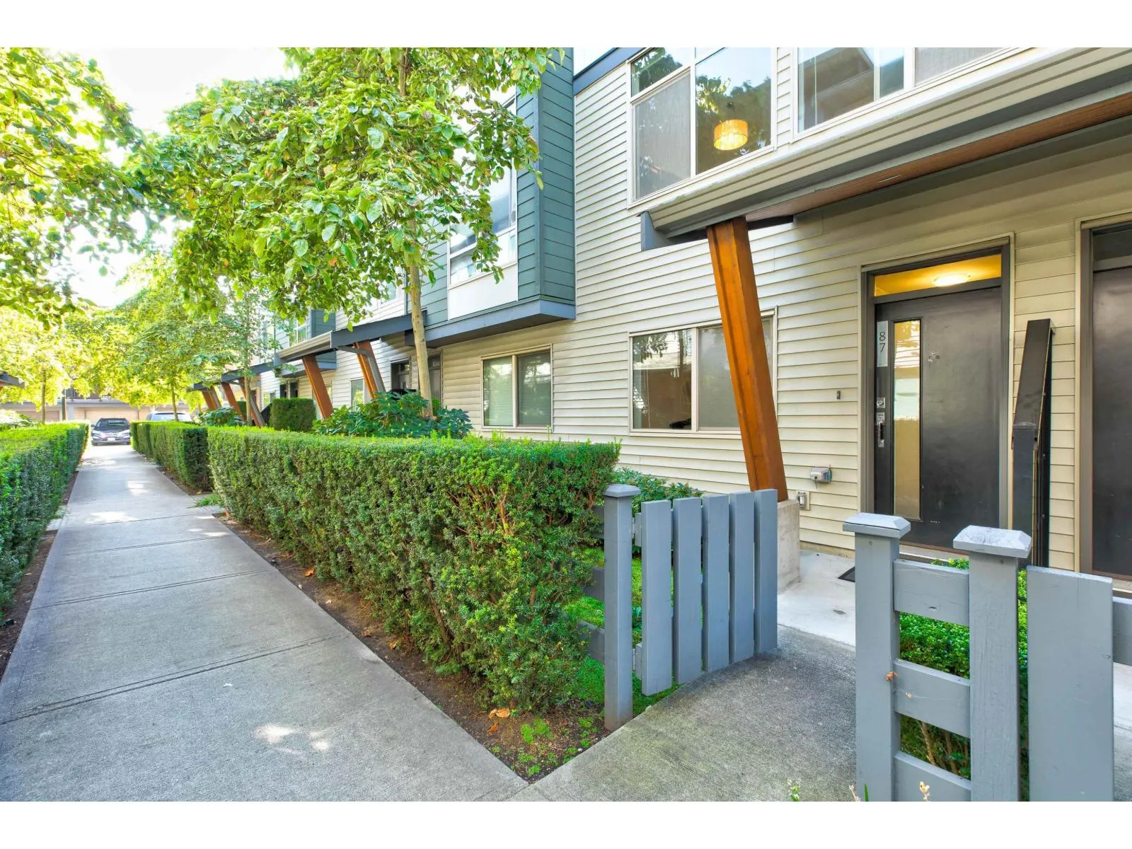 87 8473 163 STREET