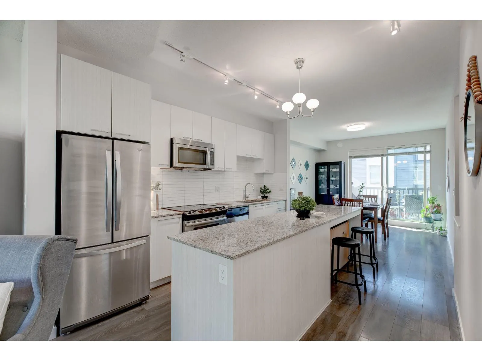 87 8473 163 STREET