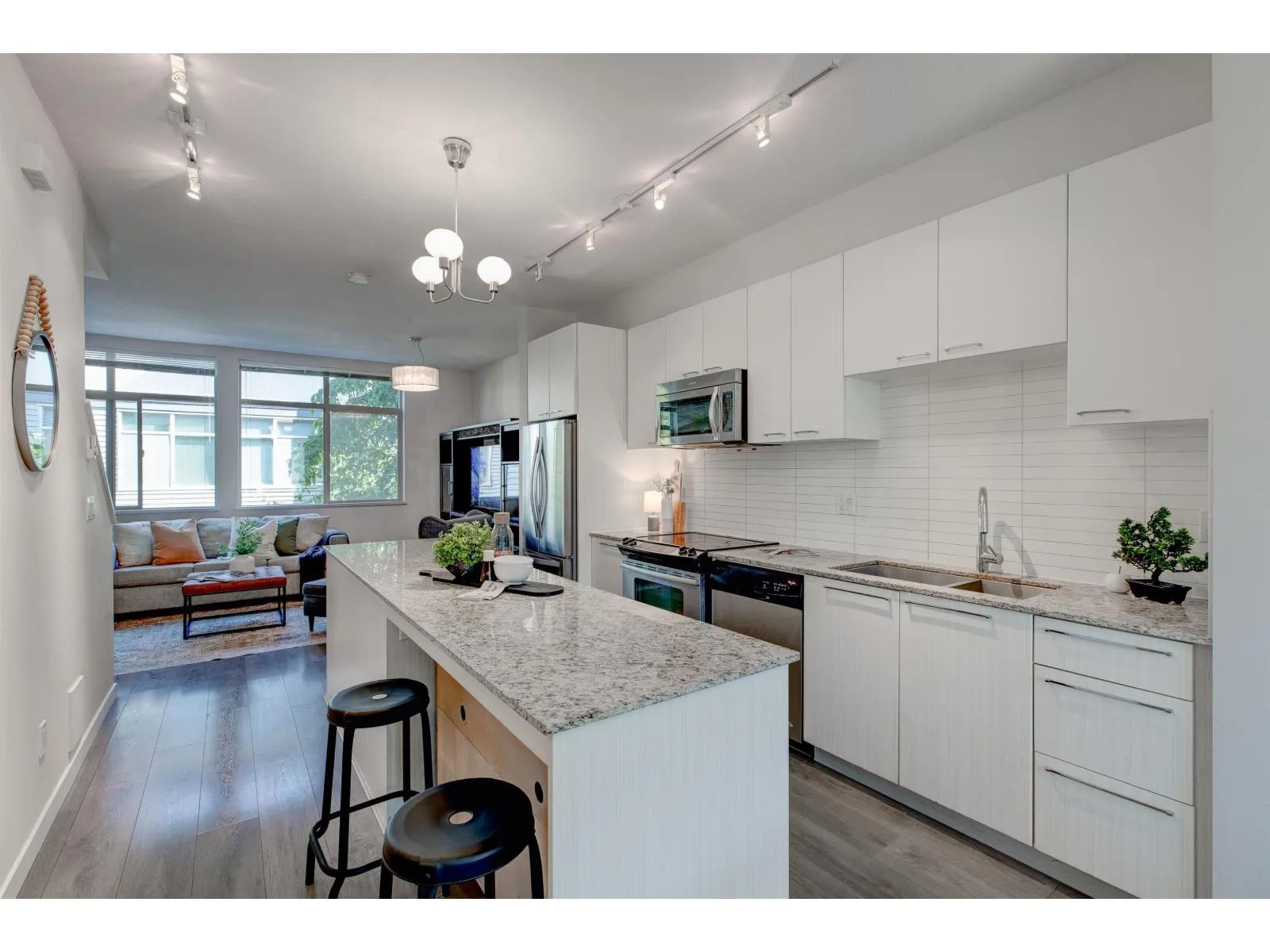 87 8473 163 STREET