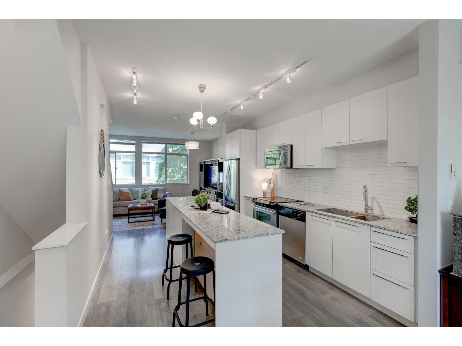 87 8473 163 STREET