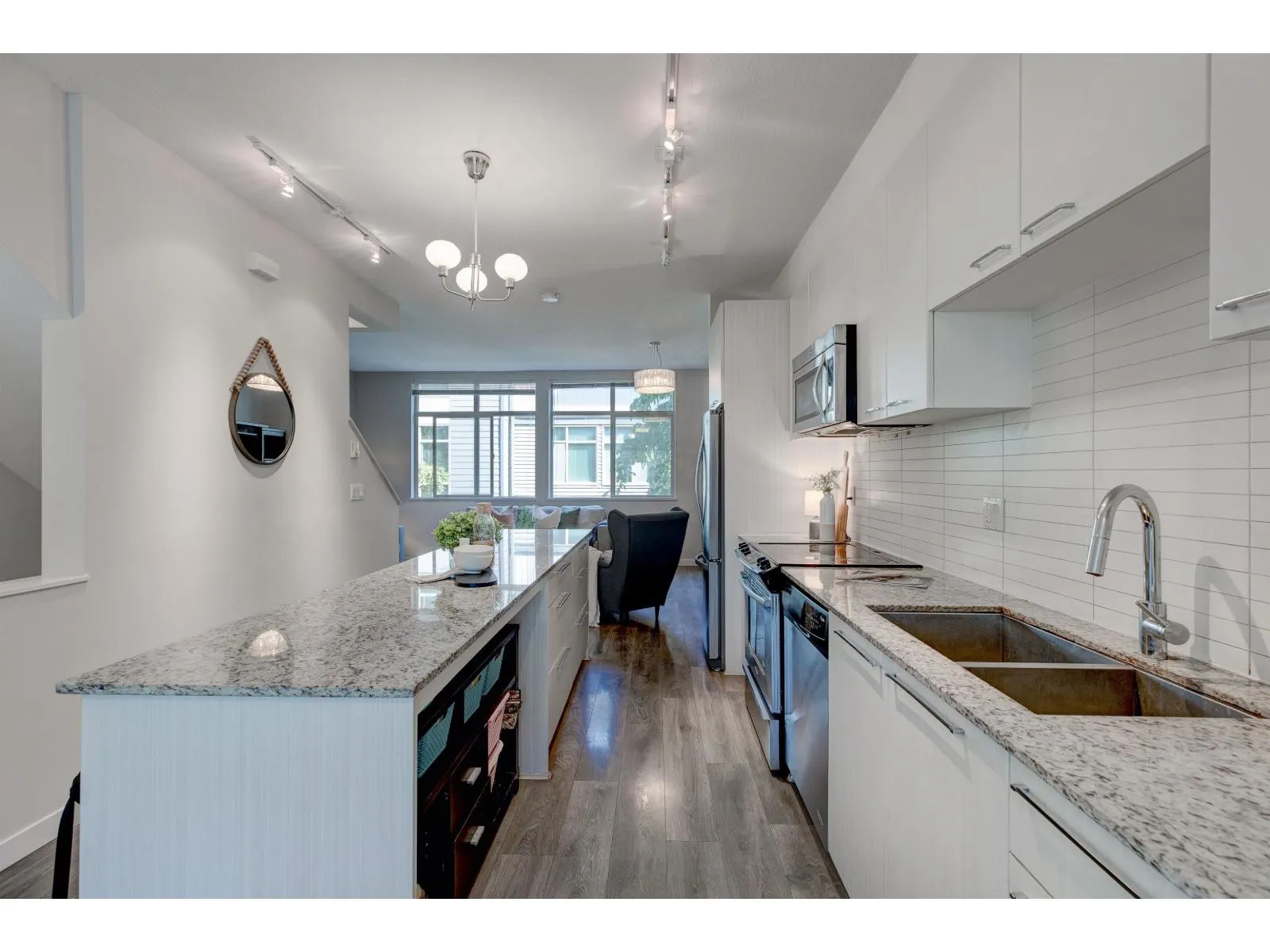 87 8473 163 STREET