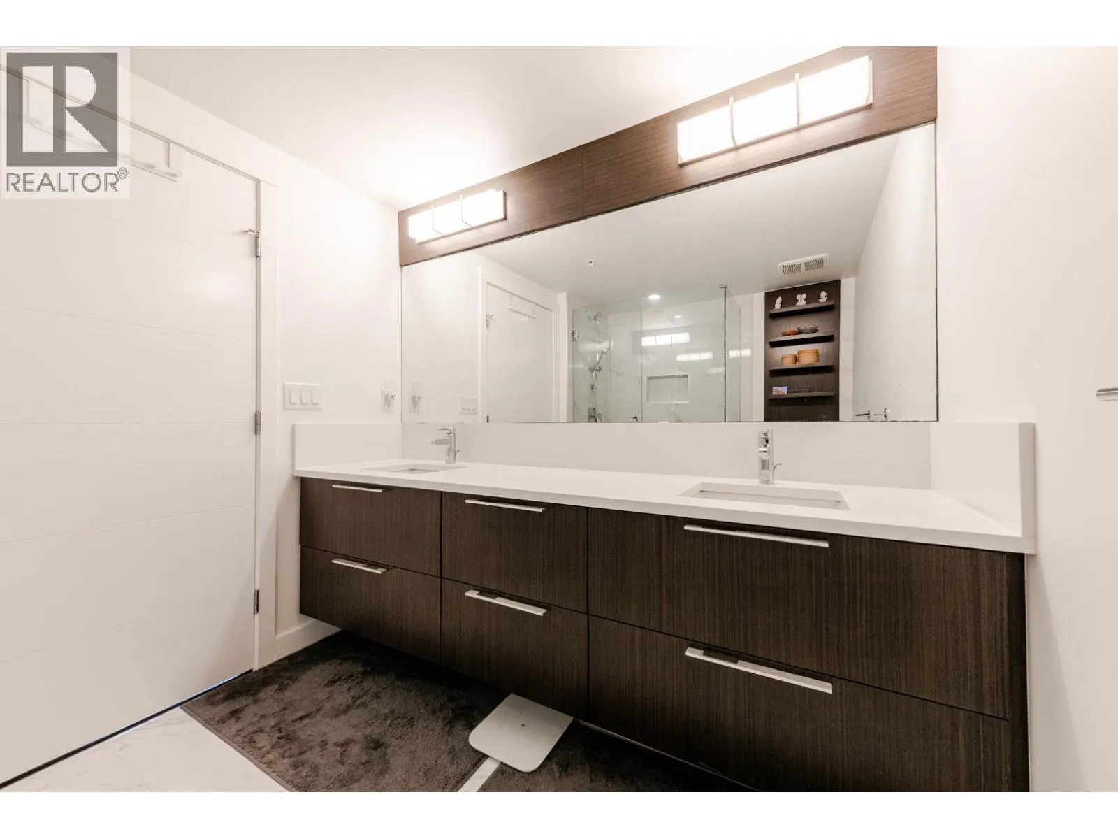 104 7828 GRANVILLE STREET