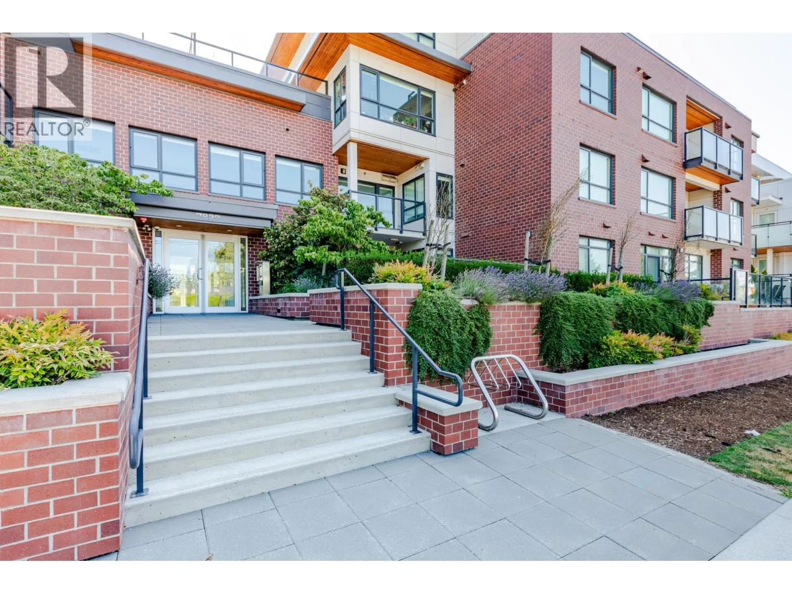 104 7828 GRANVILLE STREET