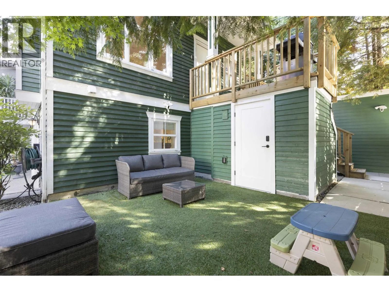 1676 VICTORIA DRIVE