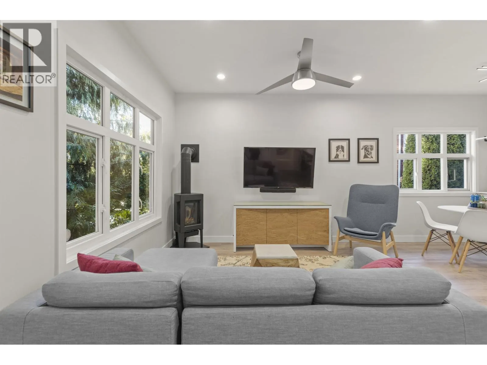 1676 VICTORIA DRIVE