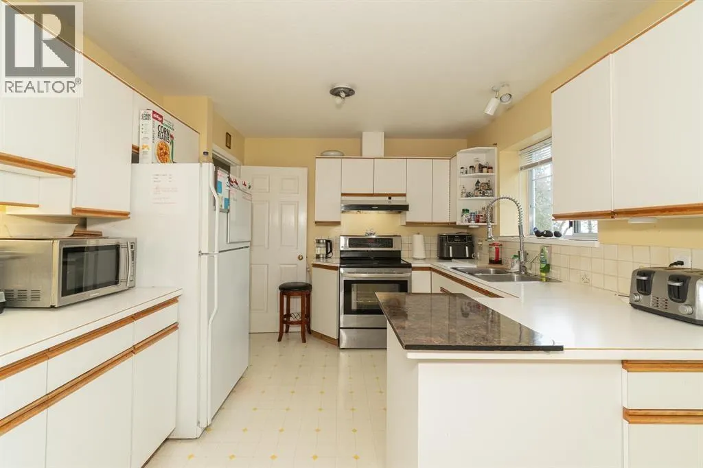 100 E KENSINGTON ROAD