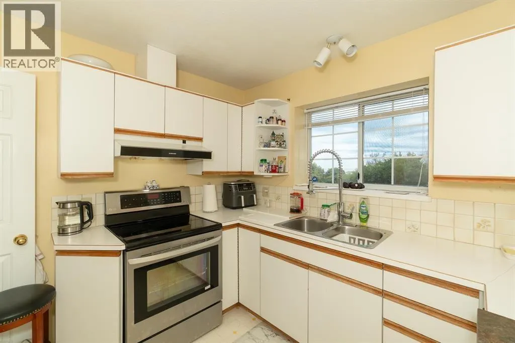 100 E KENSINGTON ROAD