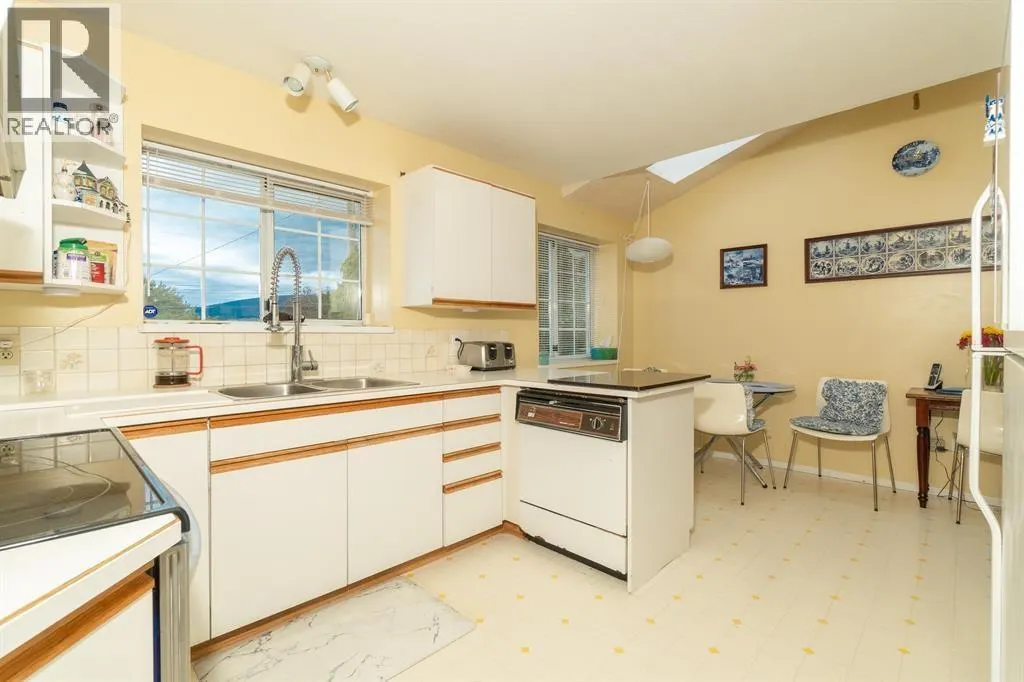 100 E KENSINGTON ROAD