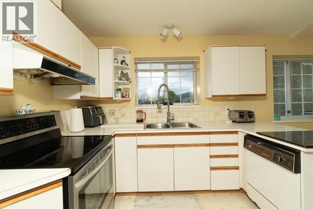 100 E KENSINGTON ROAD