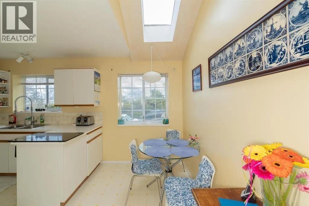 100 E KENSINGTON ROAD