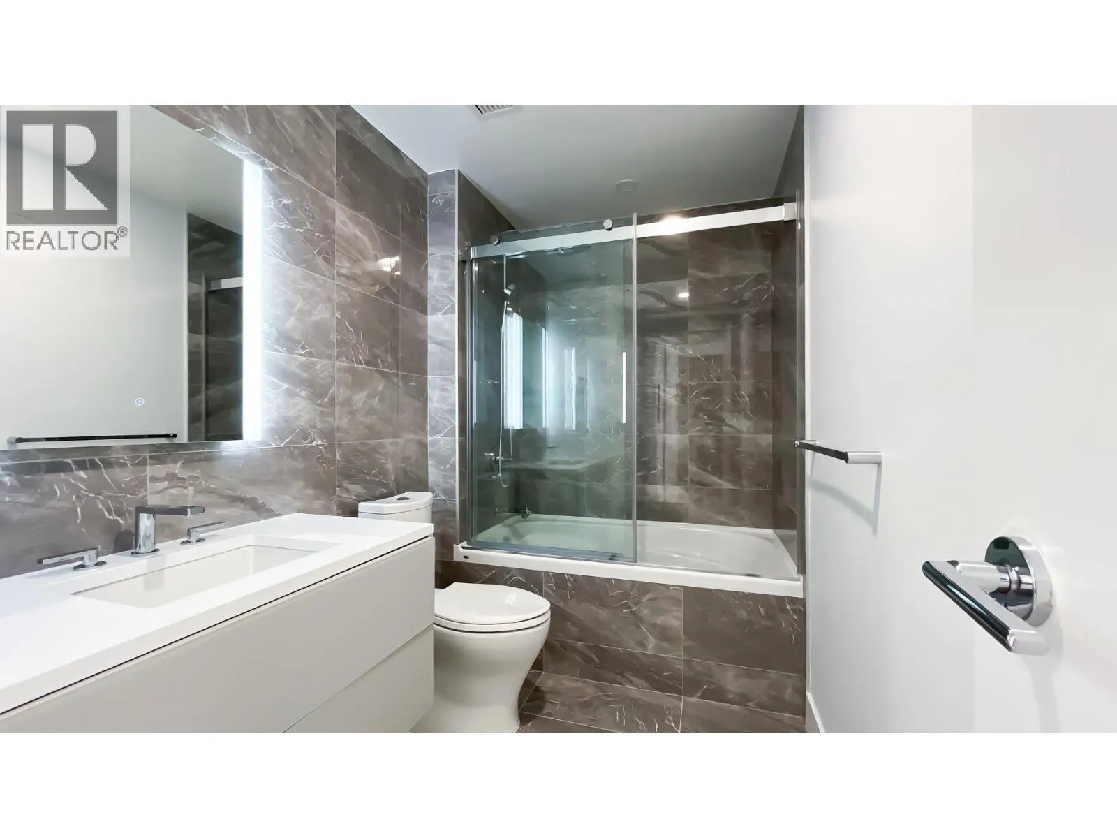 205 1331 MARINE DRIVE
