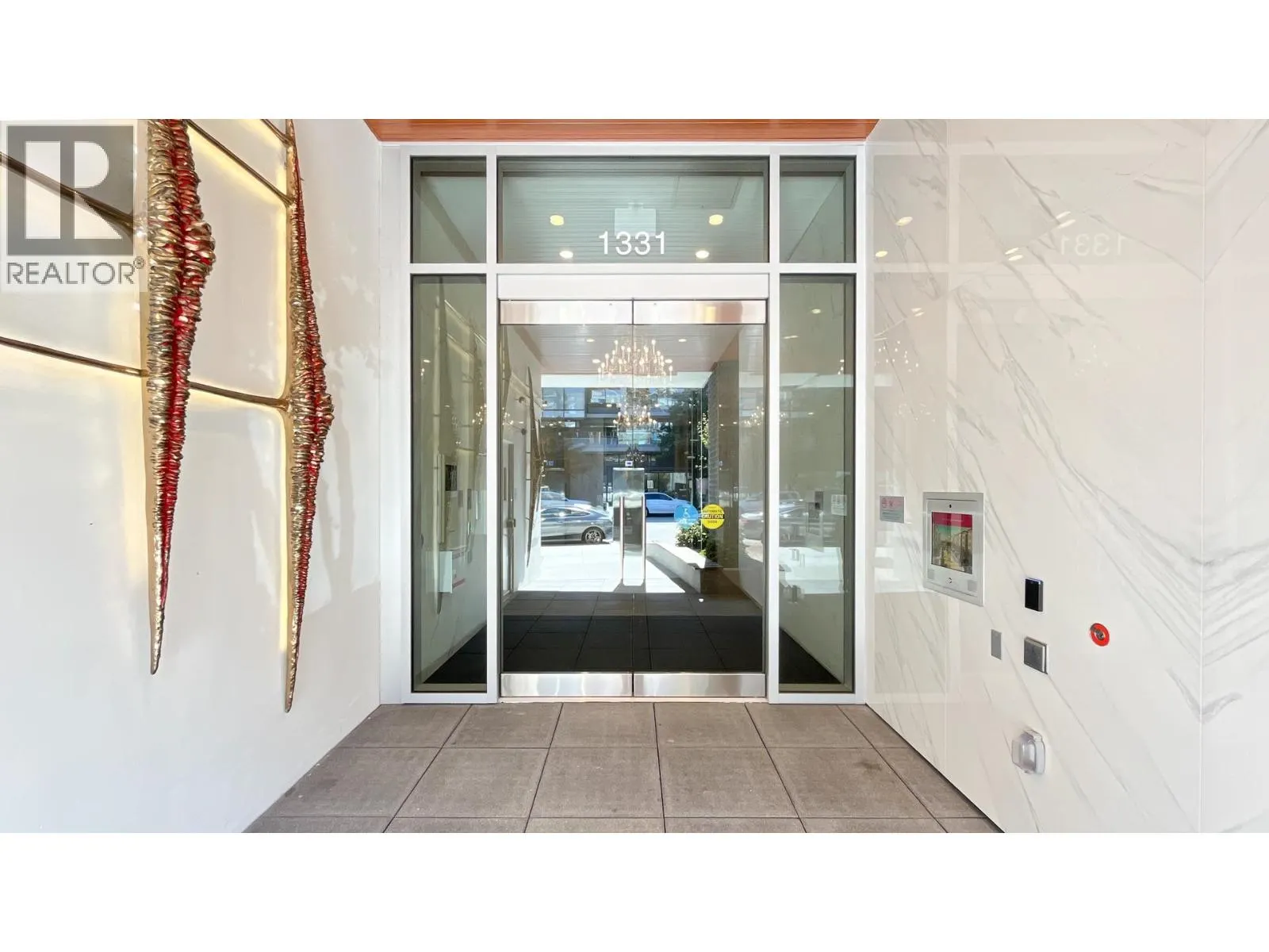 205 1331 MARINE DRIVE