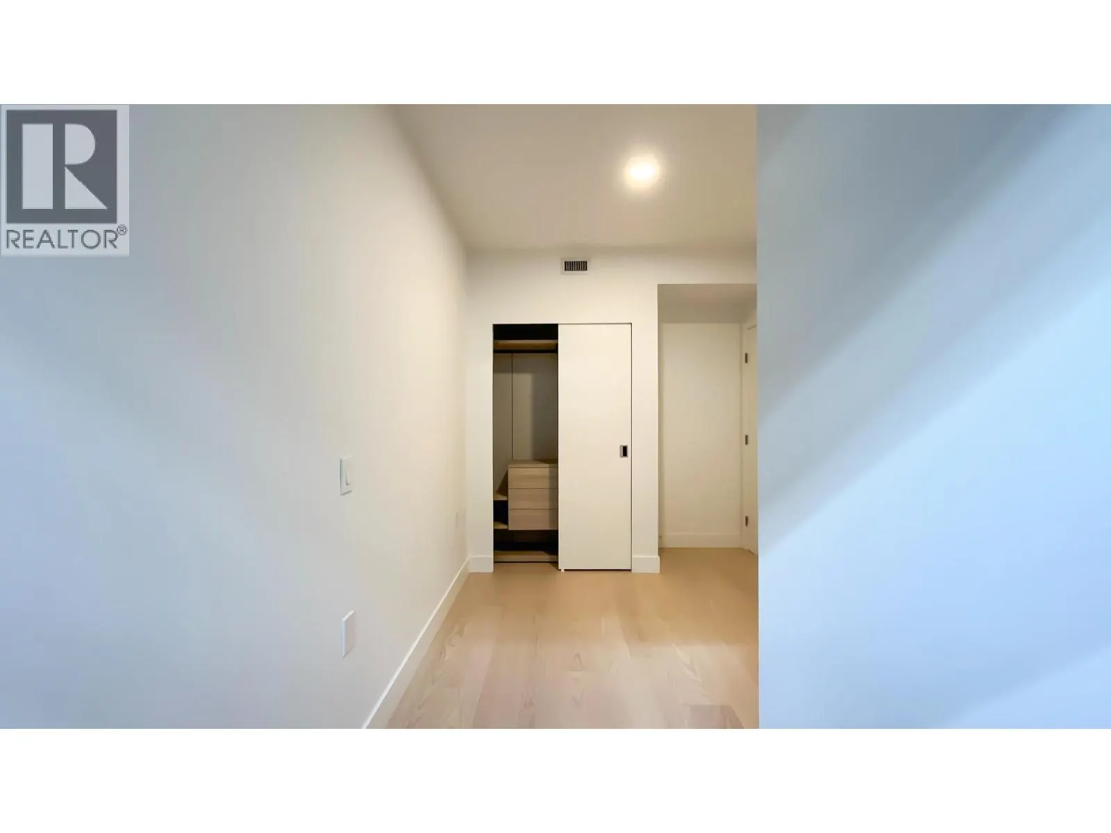 205 1331 MARINE DRIVE