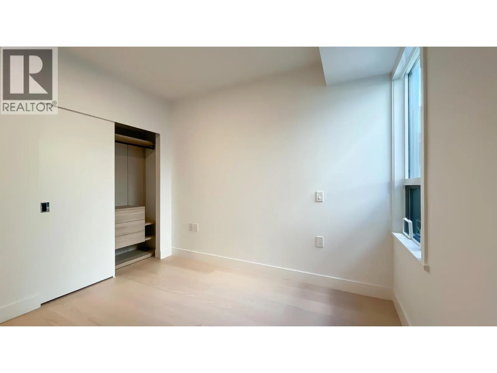 205 1331 MARINE DRIVE