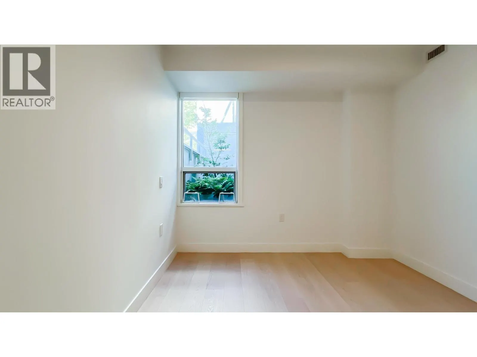 205 1331 MARINE DRIVE