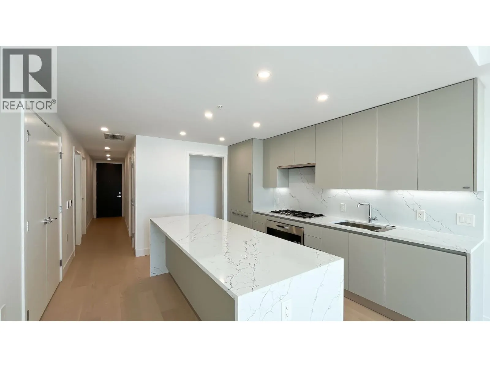 205 1331 MARINE DRIVE