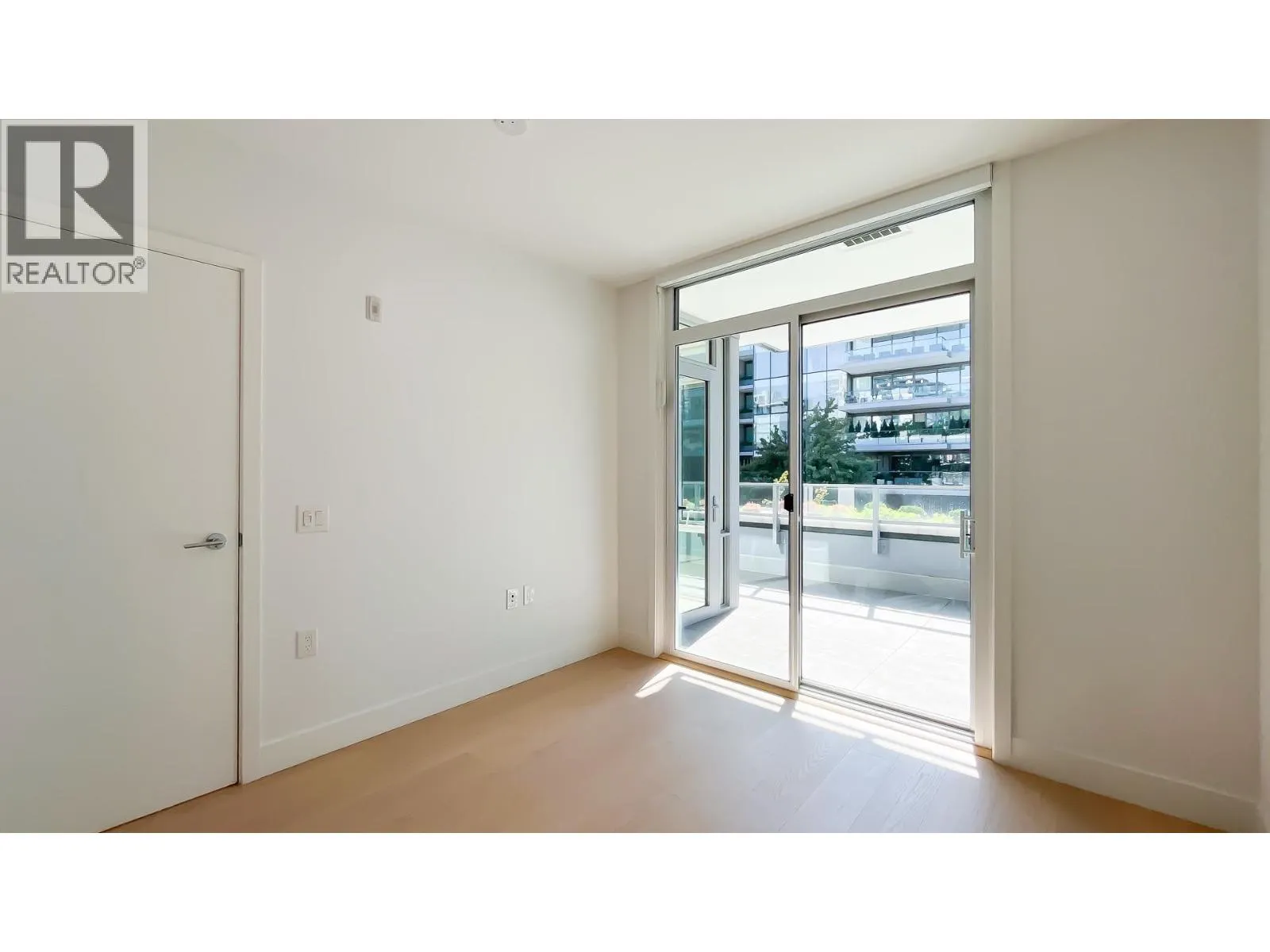 205 1331 MARINE DRIVE