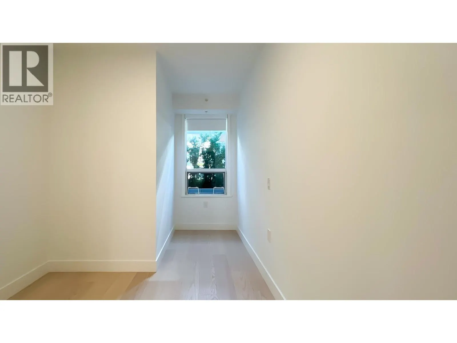 205 1331 MARINE DRIVE
