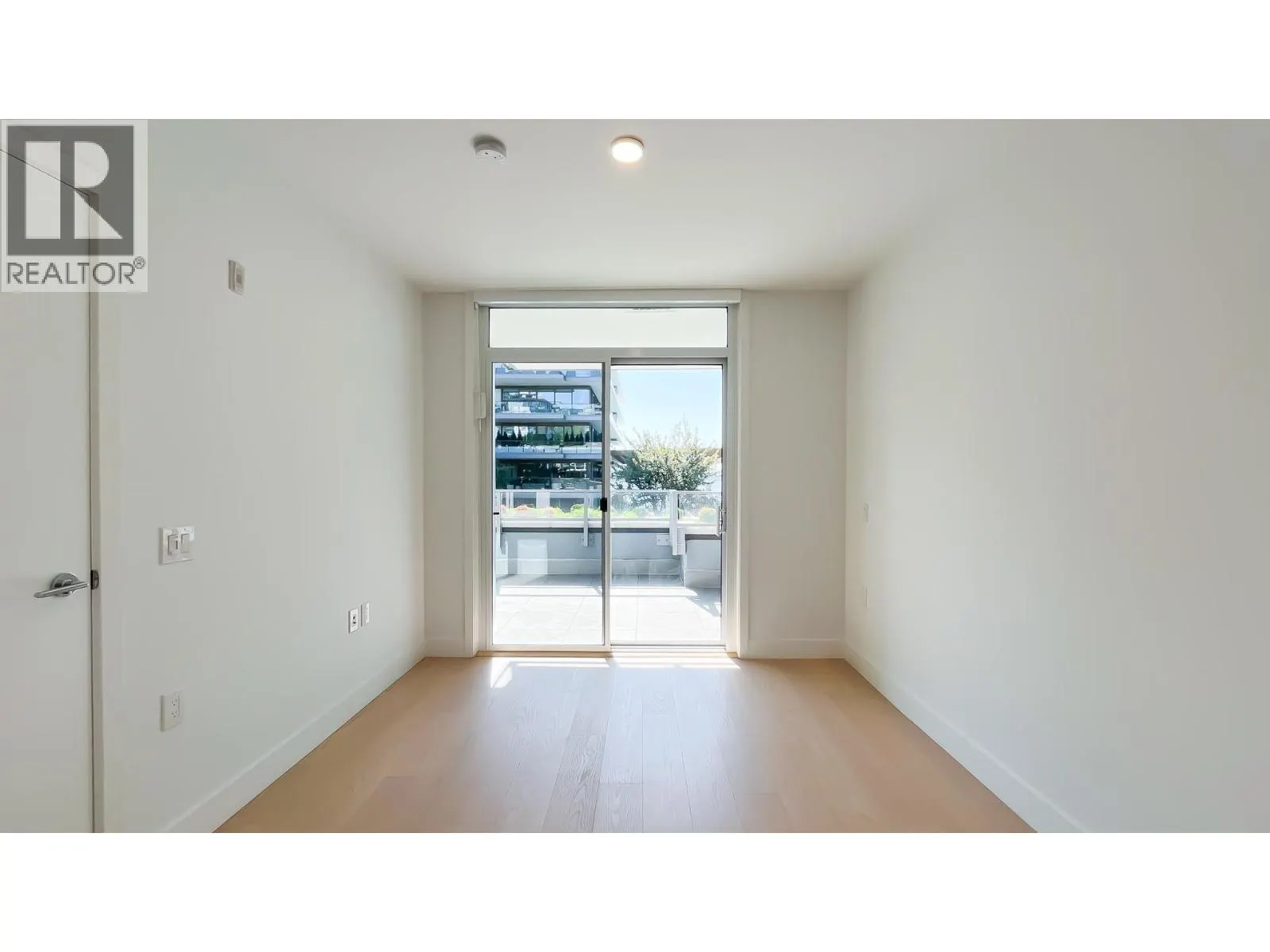 205 1331 MARINE DRIVE