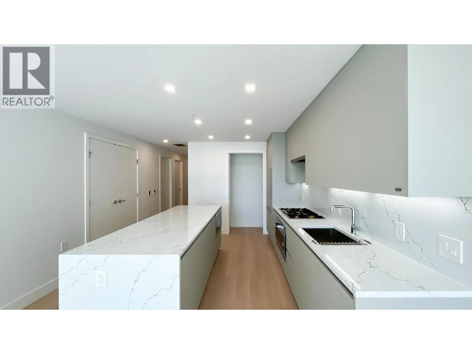 205 1331 MARINE DRIVE