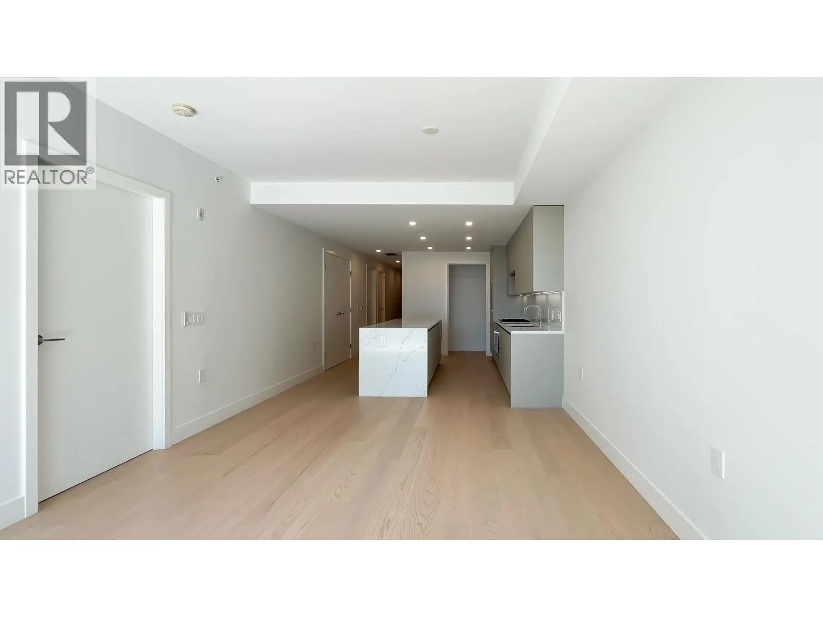 205 1331 MARINE DRIVE