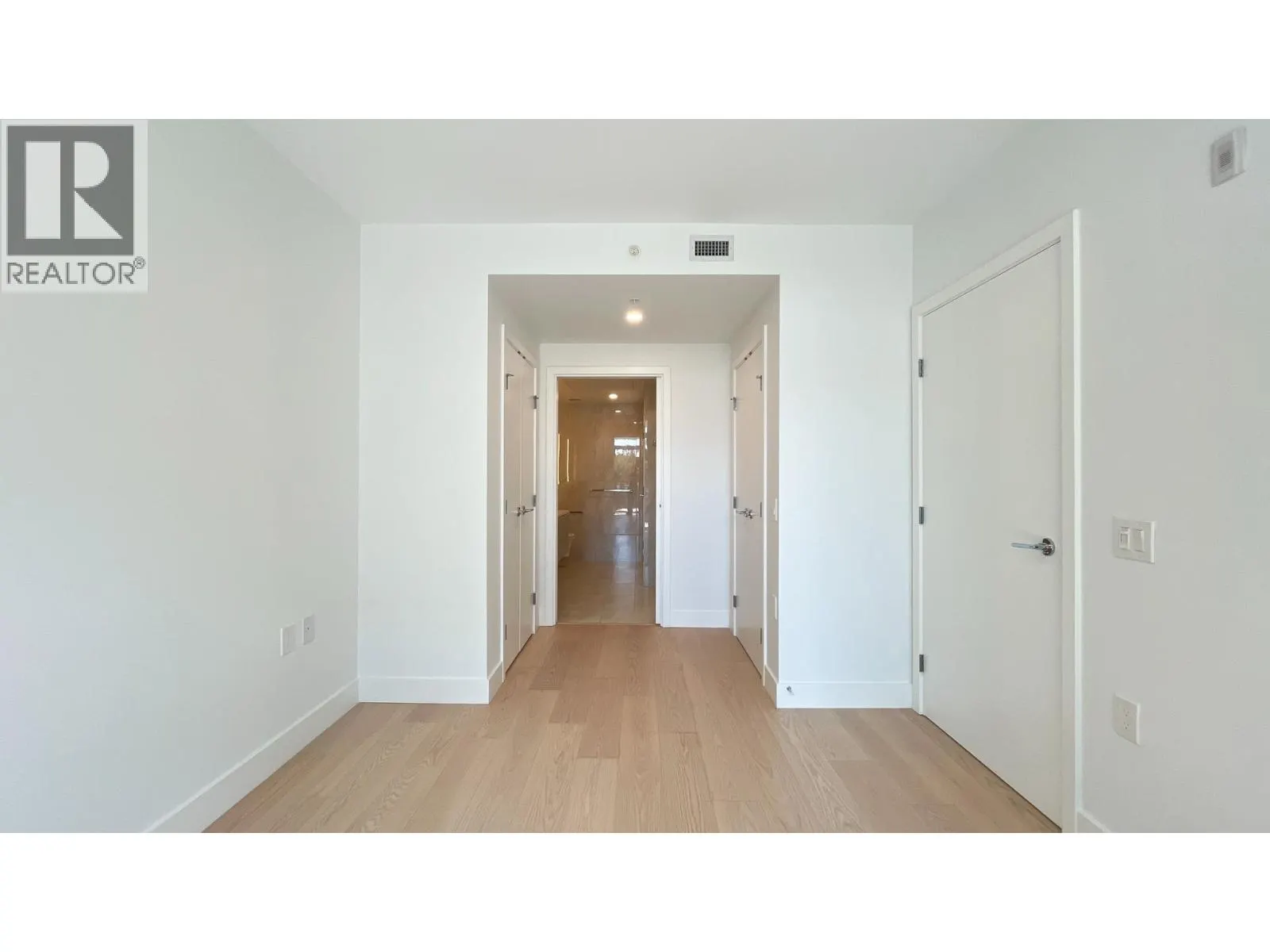 205 1331 MARINE DRIVE