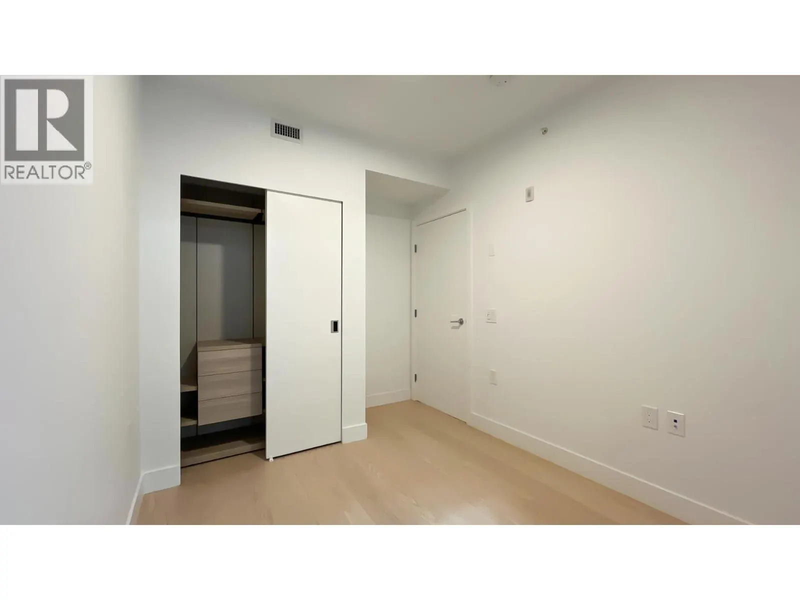 205 1331 MARINE DRIVE
