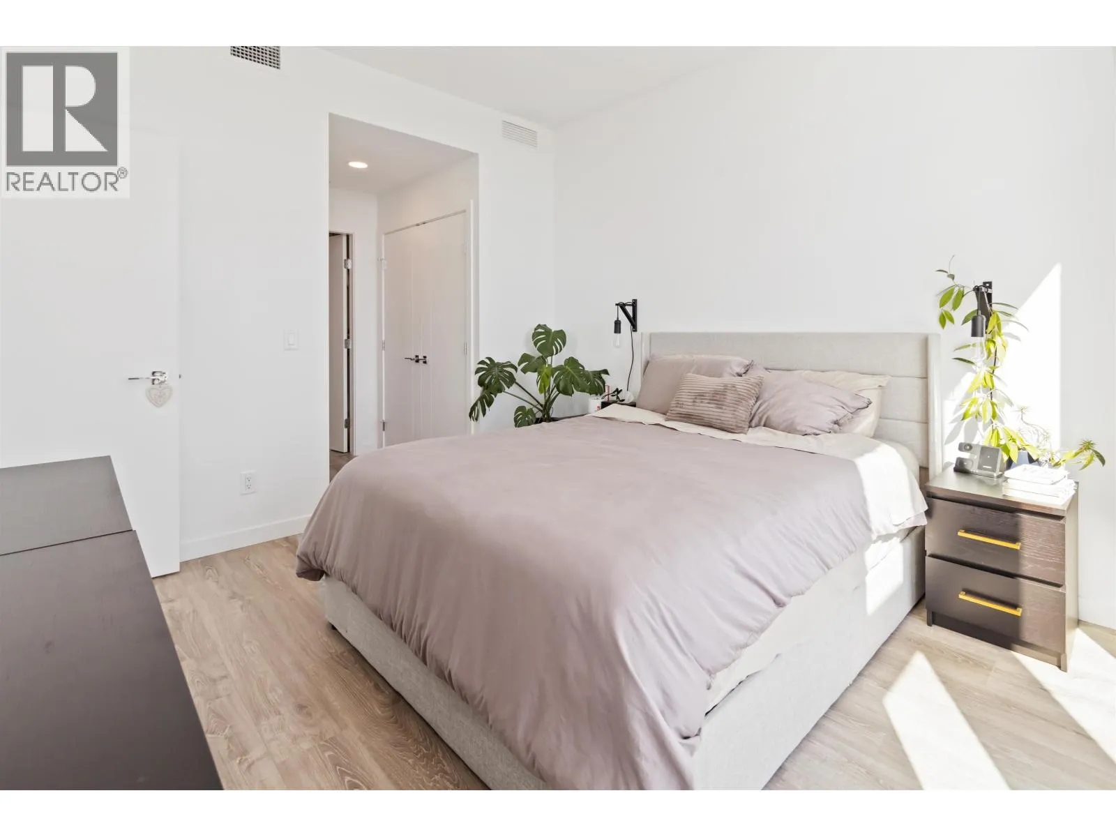 2508 680 QUAYSIDE DRIVE