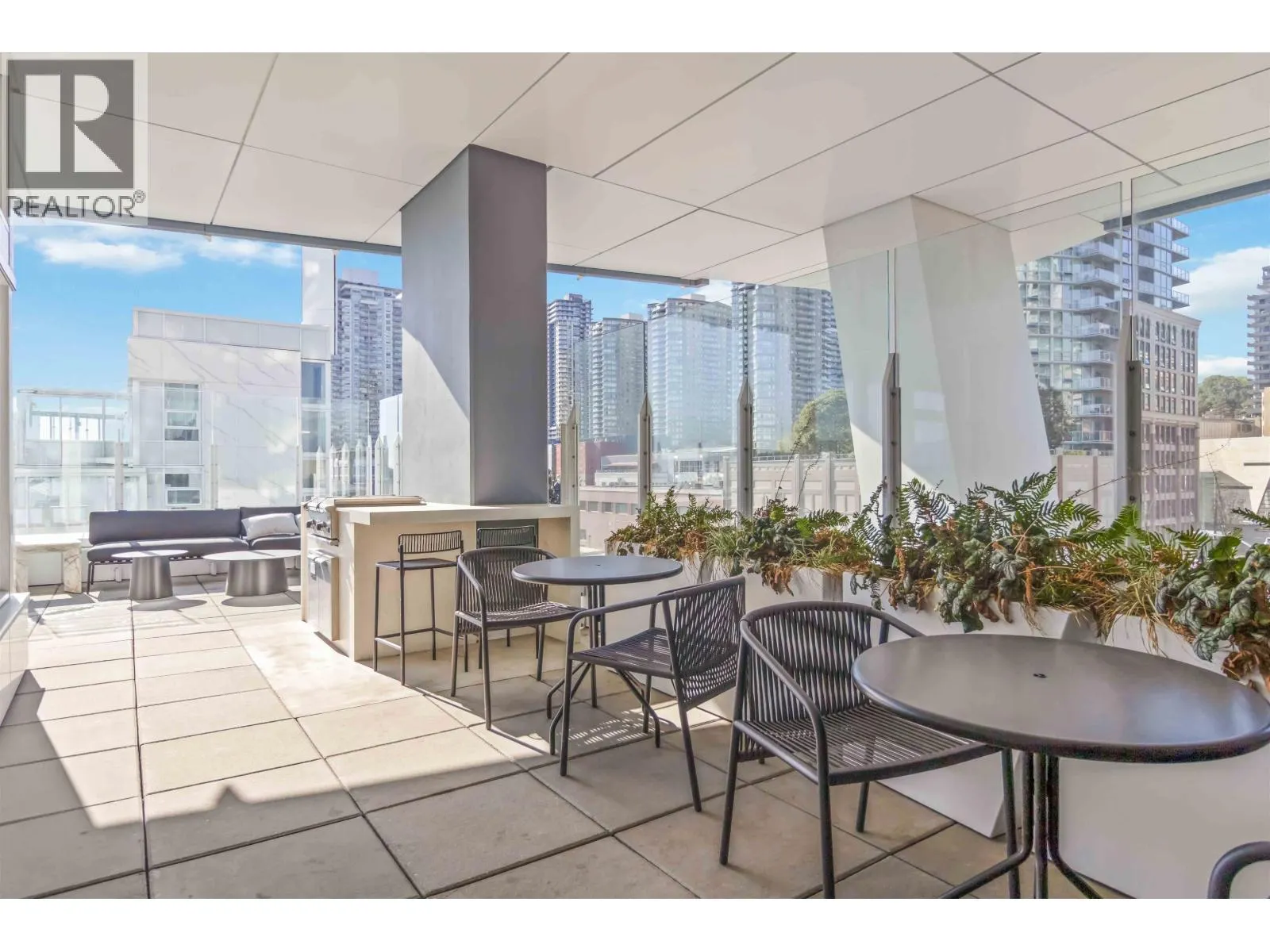 2508 680 QUAYSIDE DRIVE