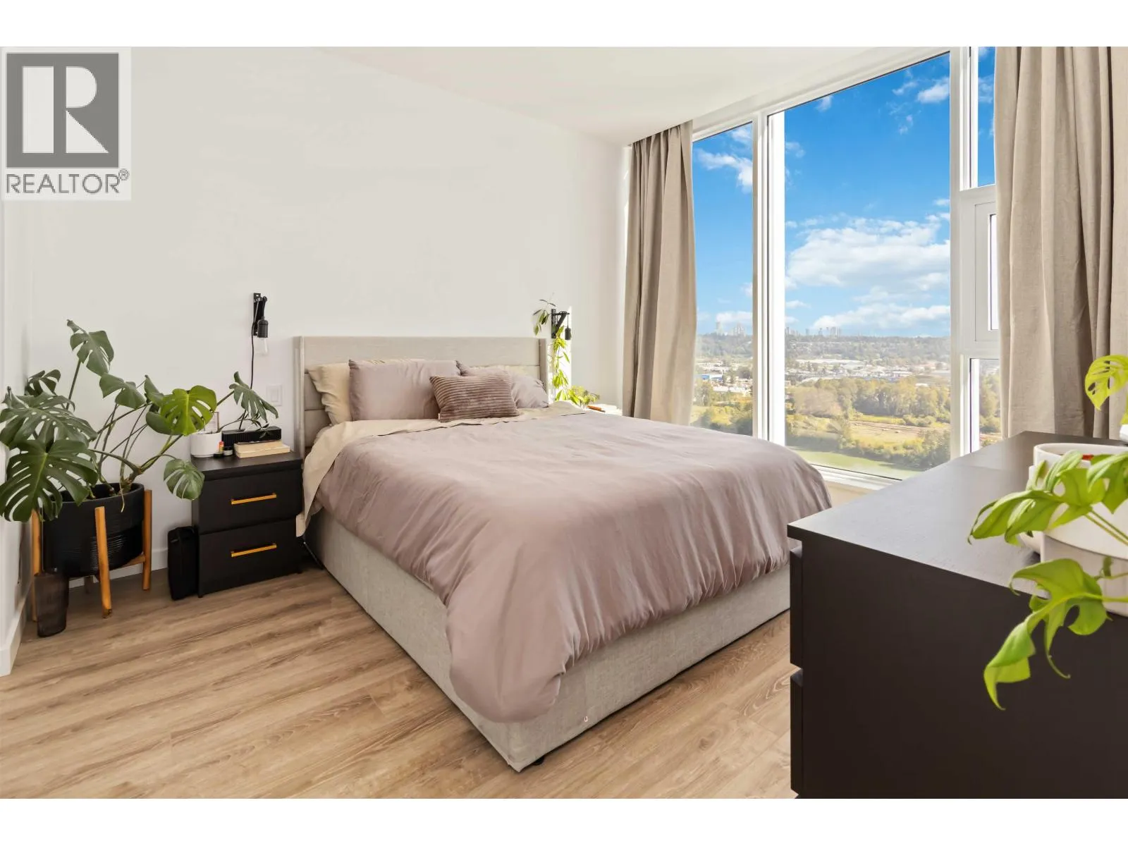 2508 680 QUAYSIDE DRIVE