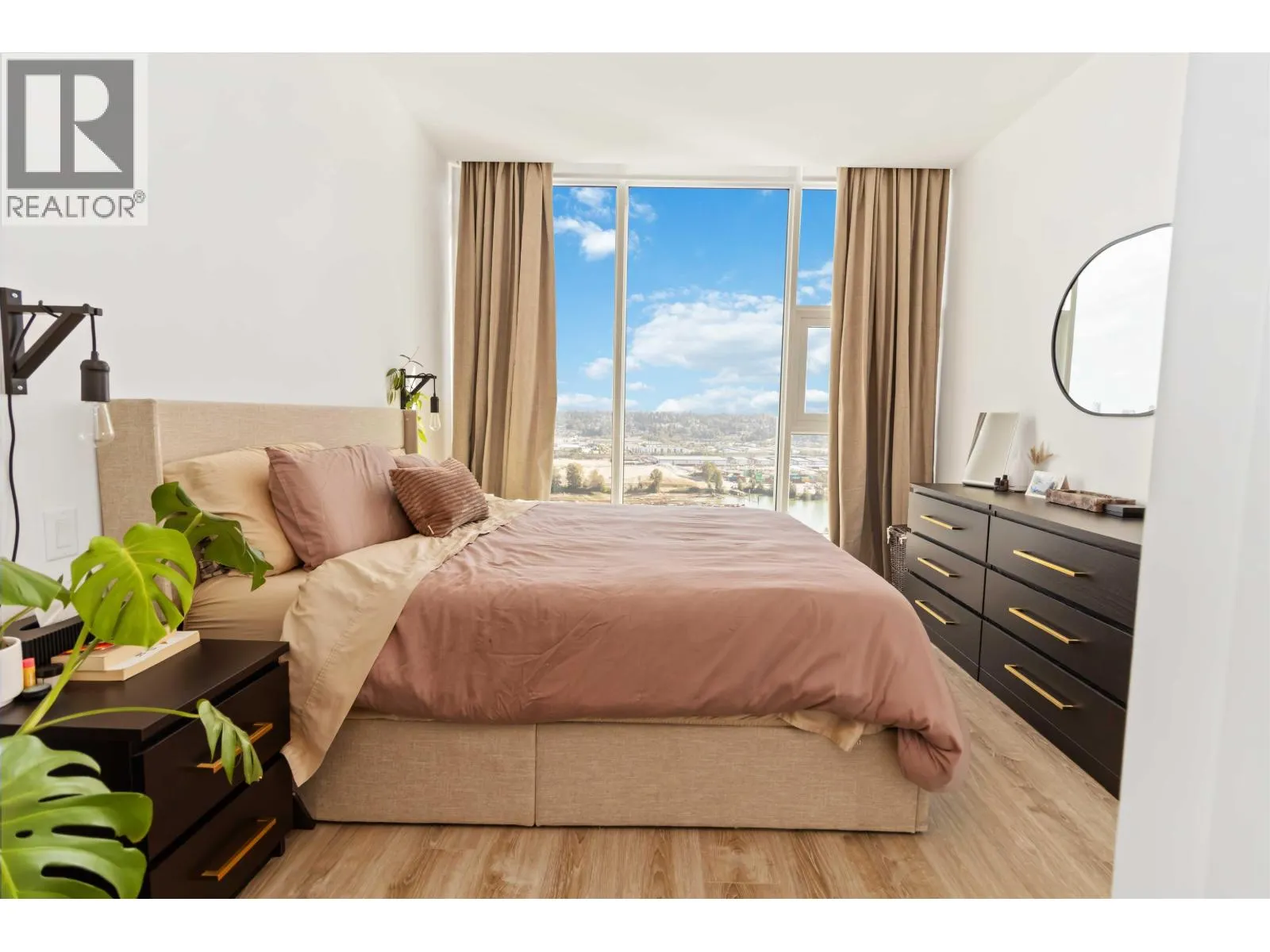 2508 680 QUAYSIDE DRIVE