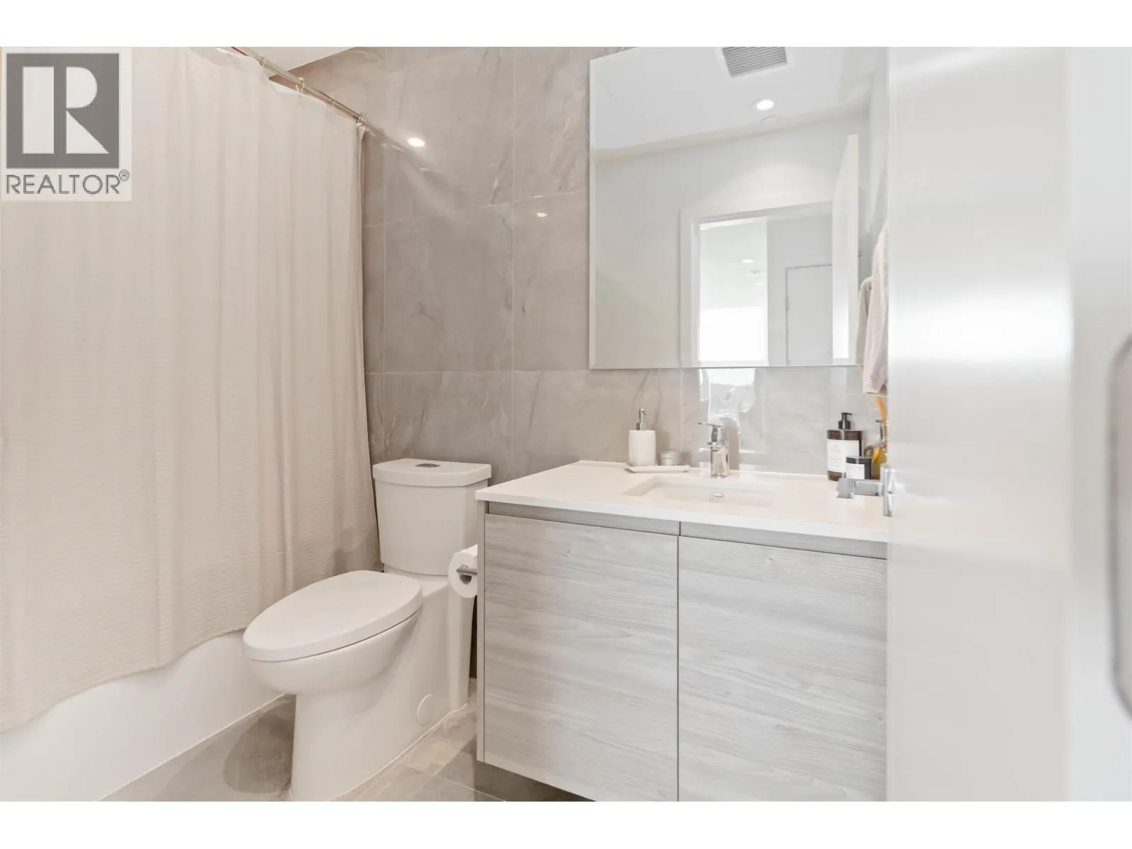 2508 680 QUAYSIDE DRIVE