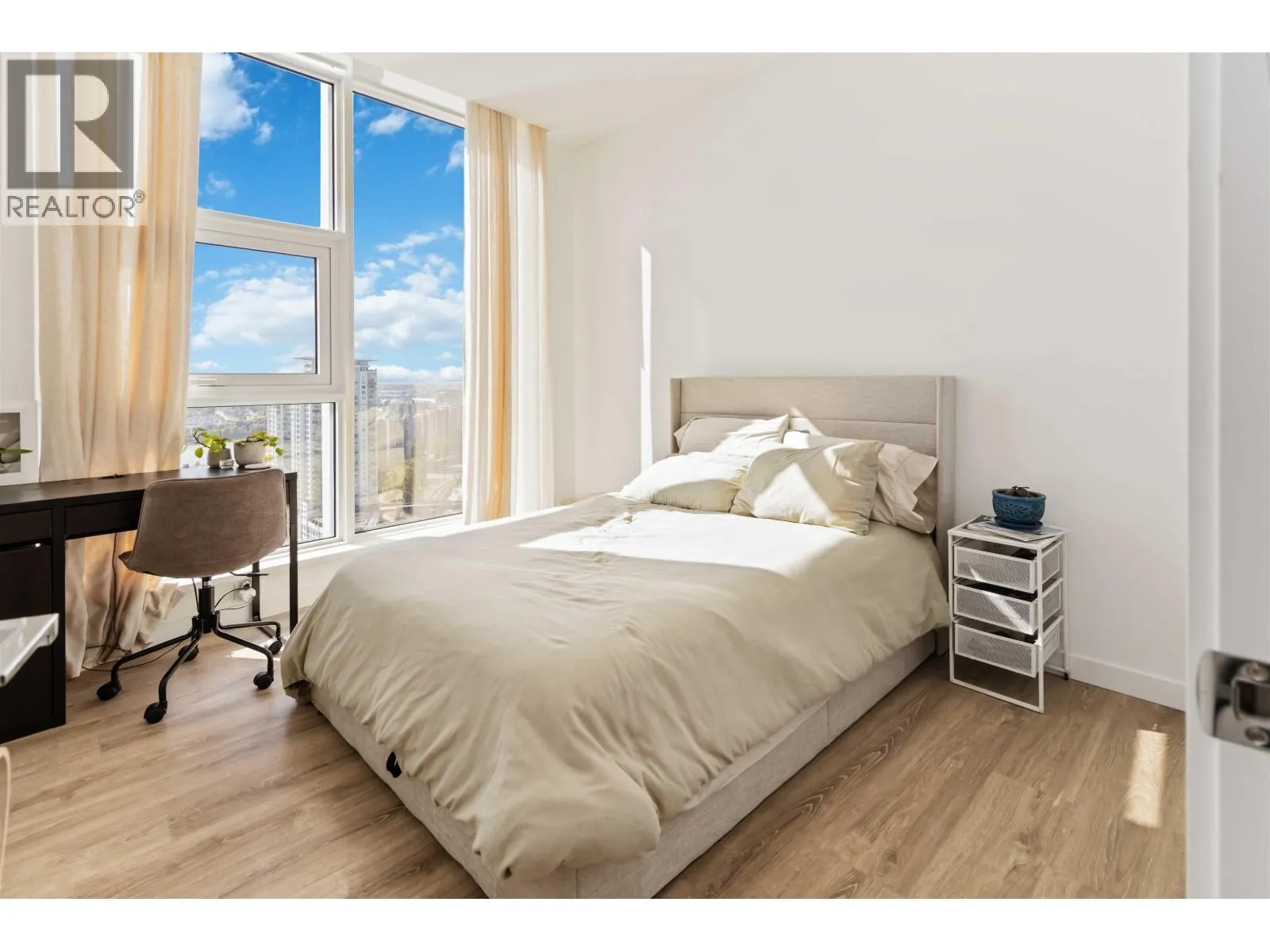 2508 680 QUAYSIDE DRIVE