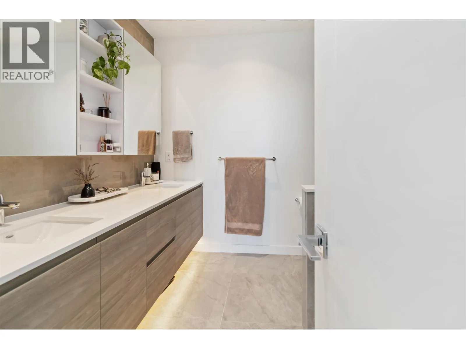2508 680 QUAYSIDE DRIVE