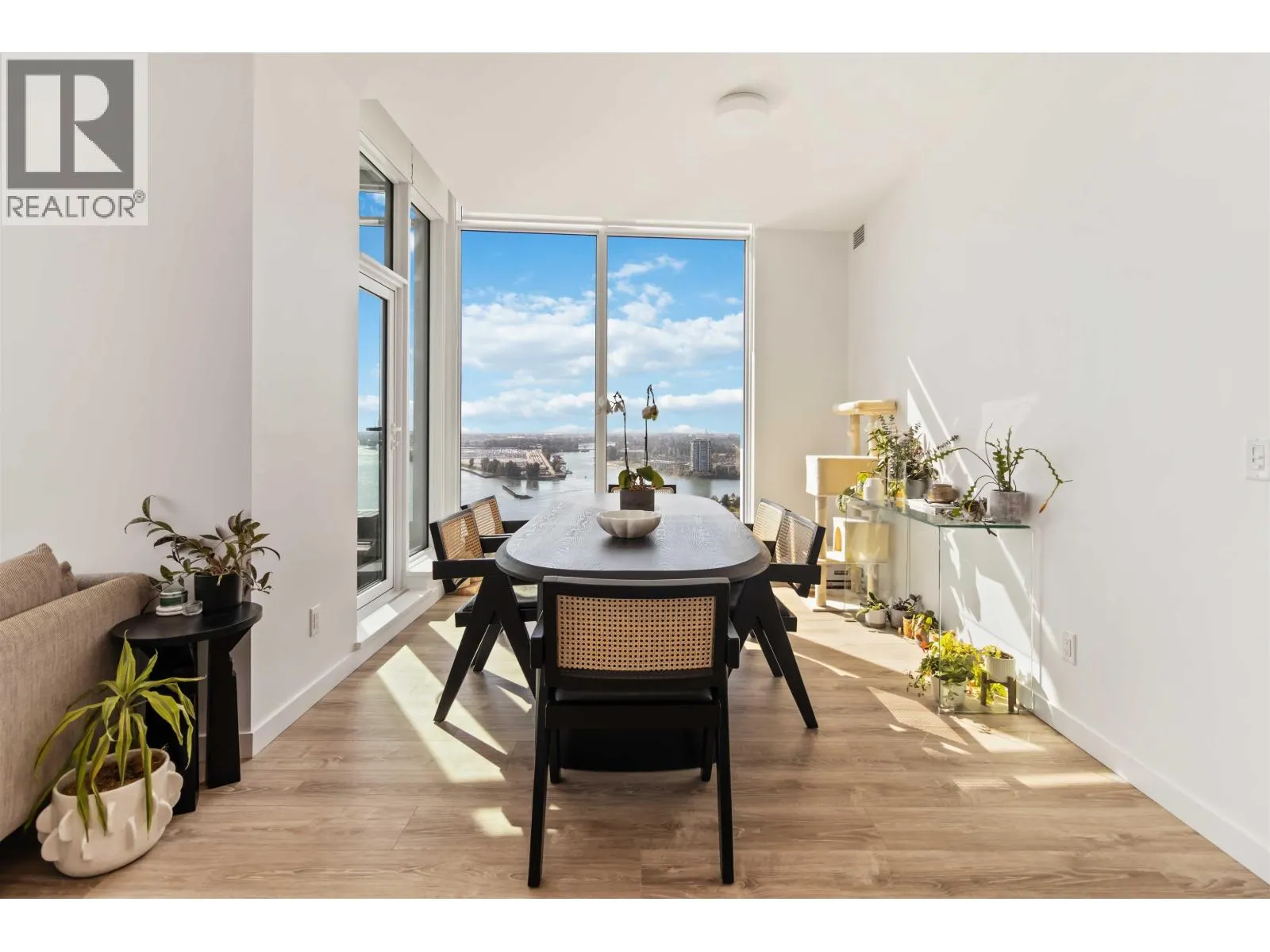 2508 680 QUAYSIDE DRIVE