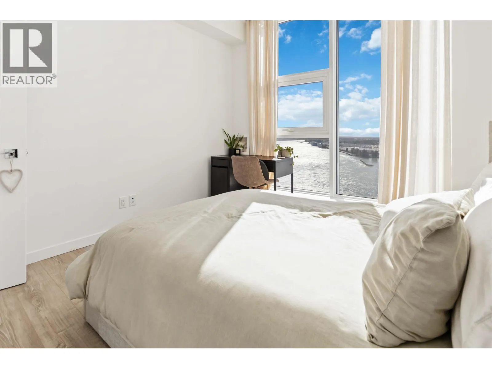 2508 680 QUAYSIDE DRIVE