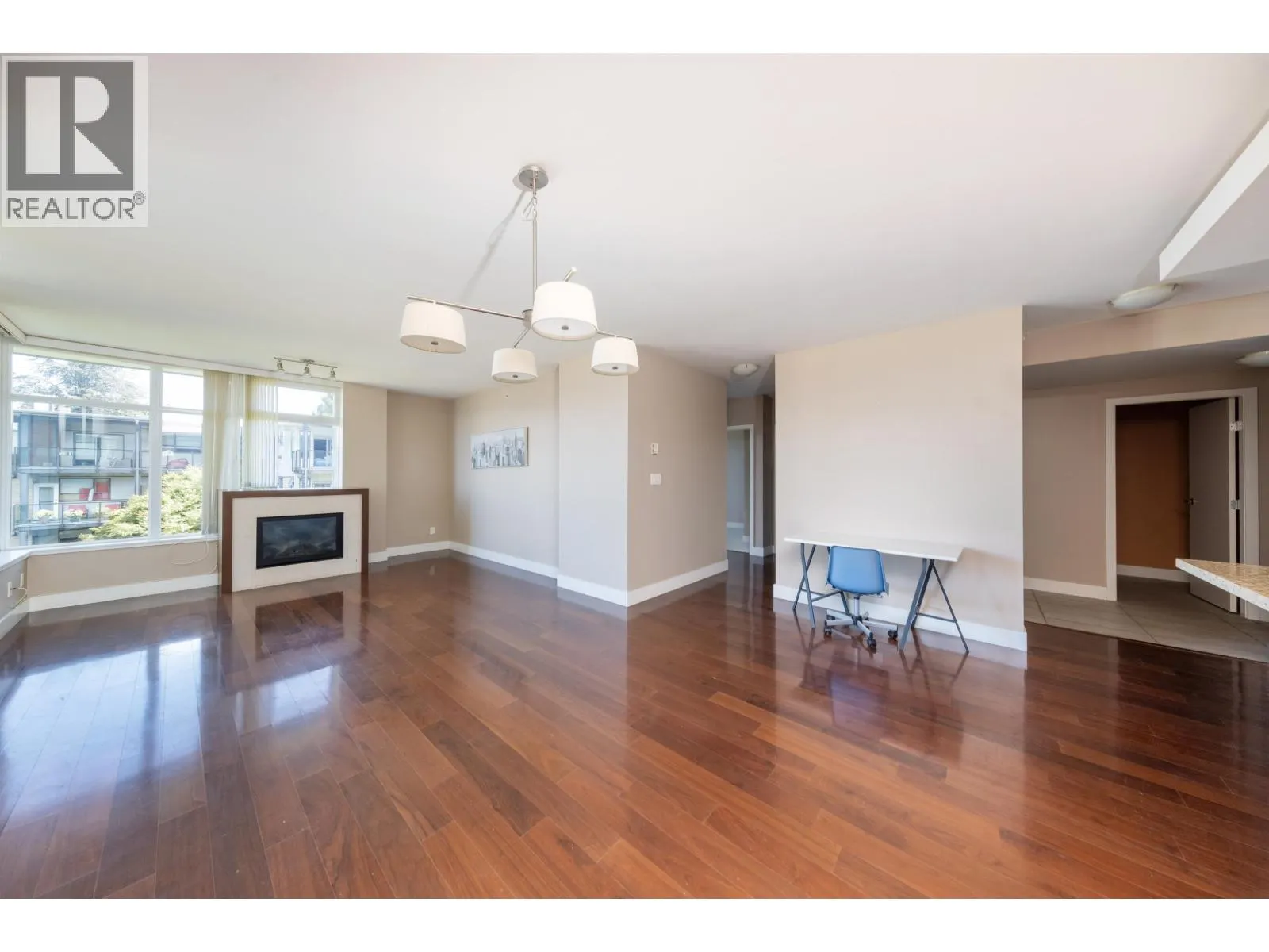 406 5989 IONA DRIVE