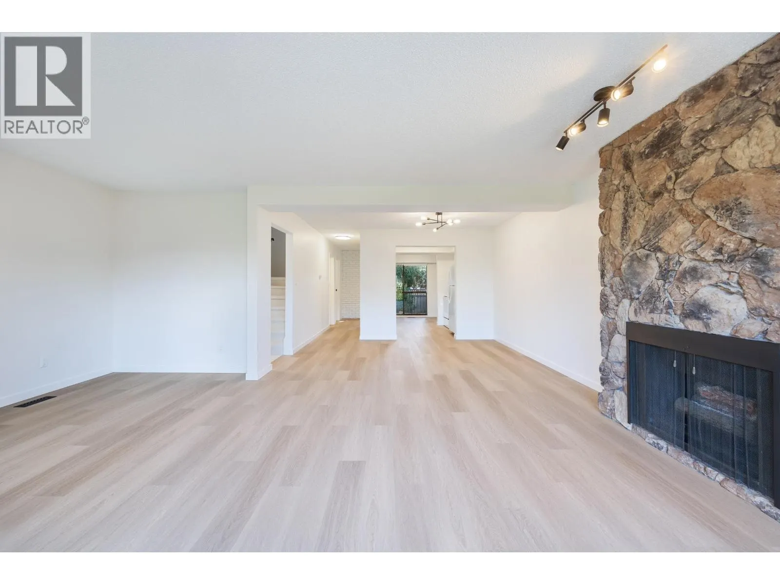 2620 MOORCROFT COURT