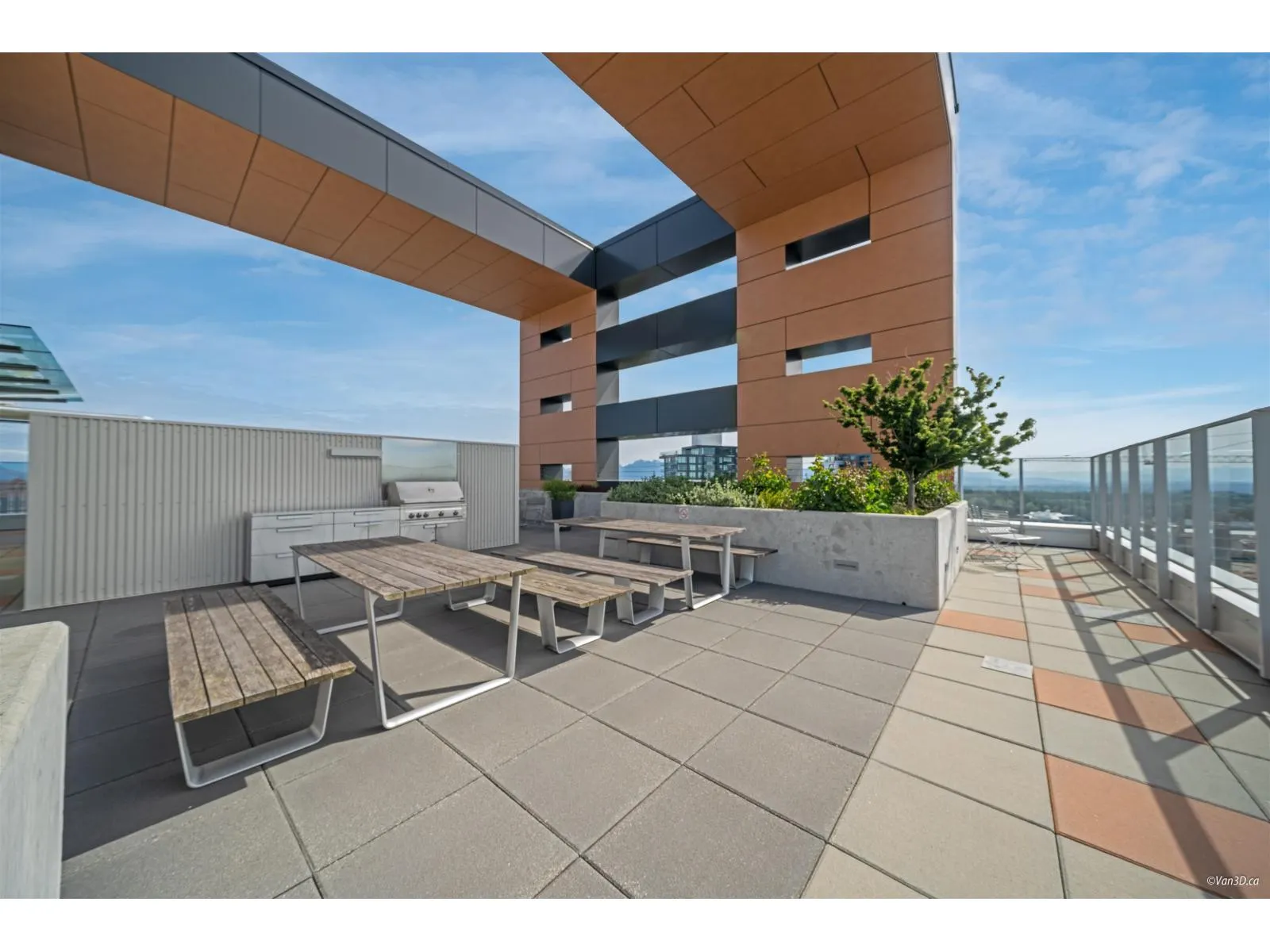 711 13615 FRASER HIGHWAY